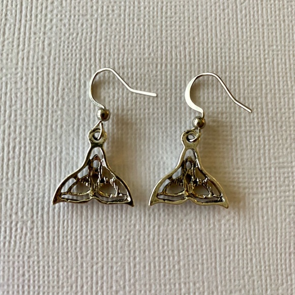 Celtic Whale Tail Earrings - Picture 3 of 4